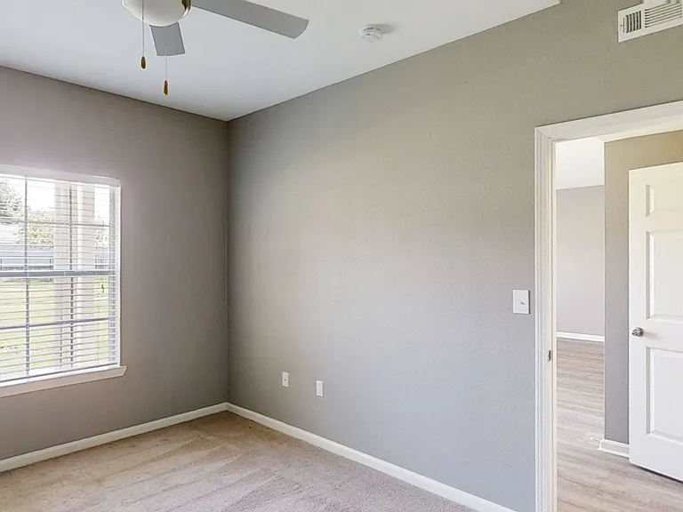 Harbin Pointe Apartment Homes — Photo 13