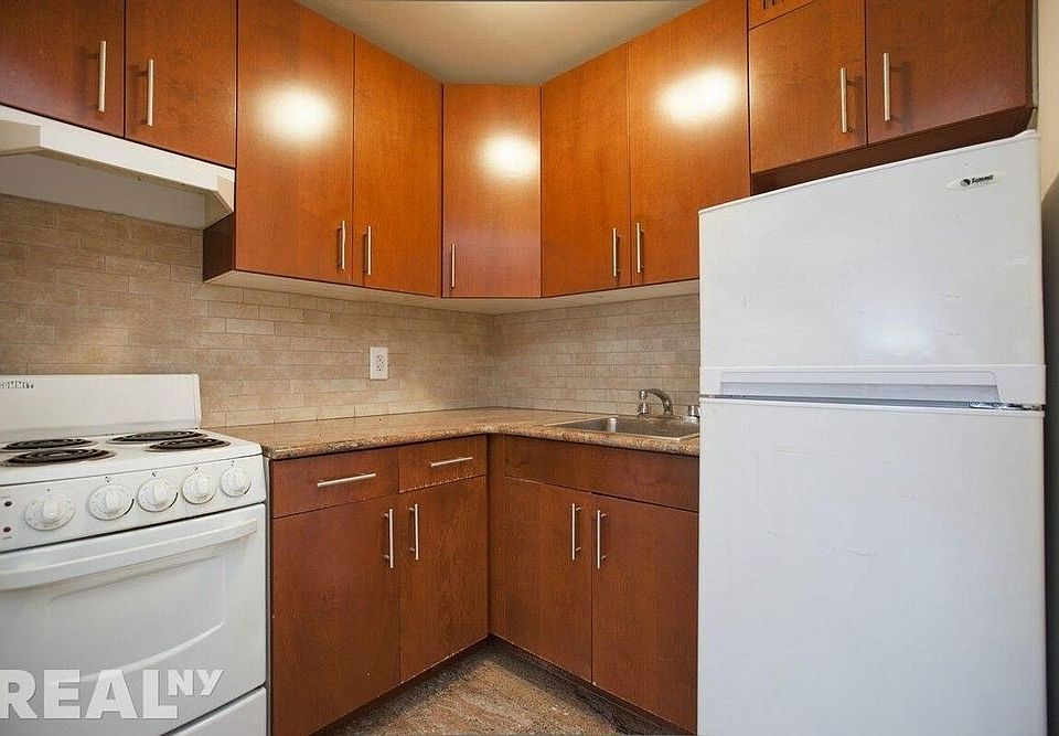2nd image of 230 E 30th St APT 7B