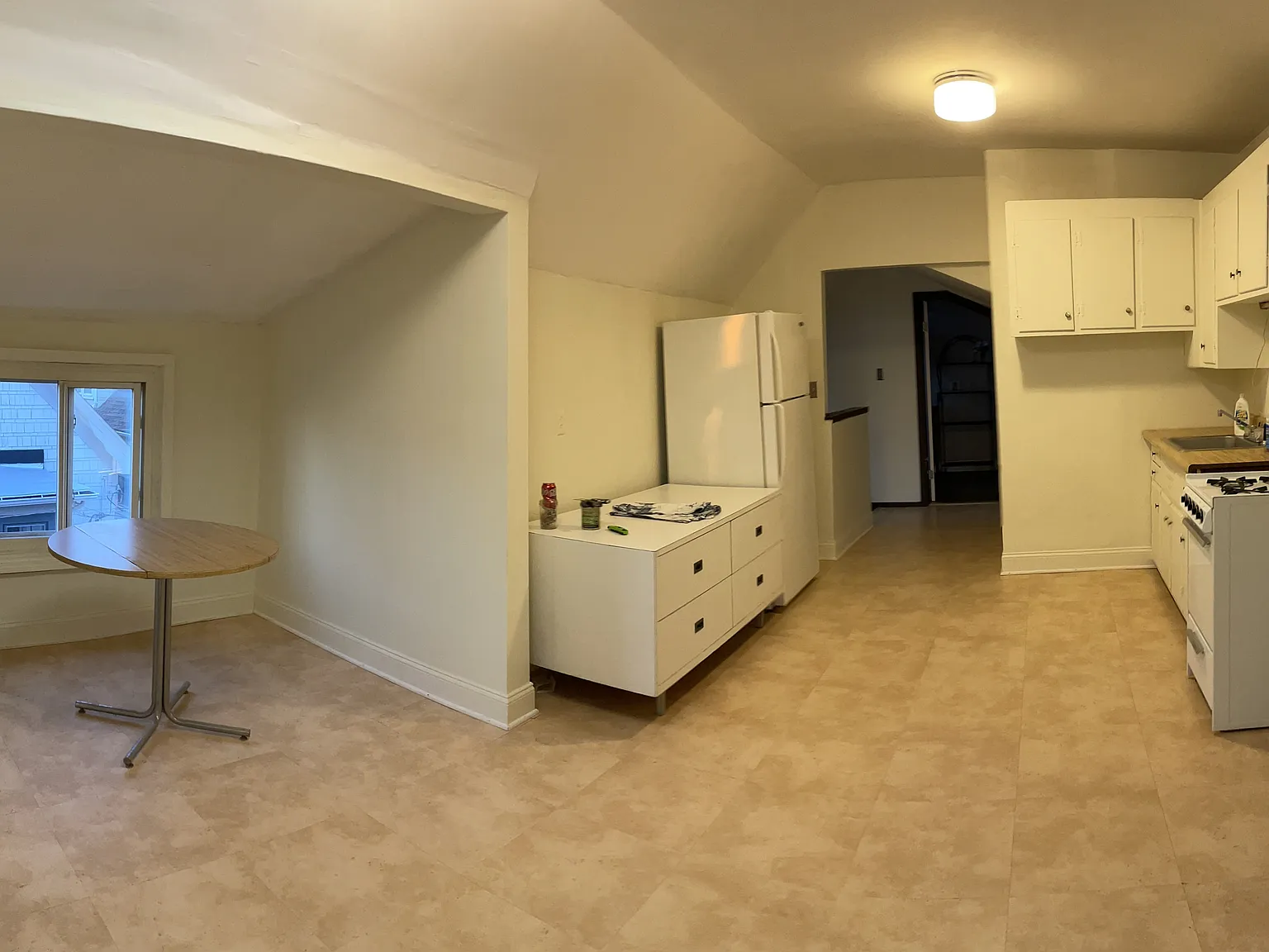 1 bed, 700 sqft, $1,050 — Photo 3