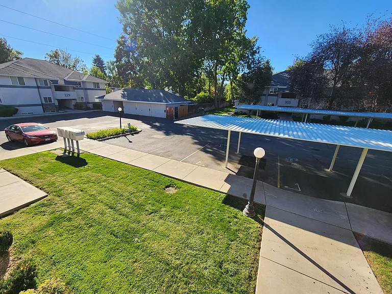 Cobblestone Court Apartments — Photo 14