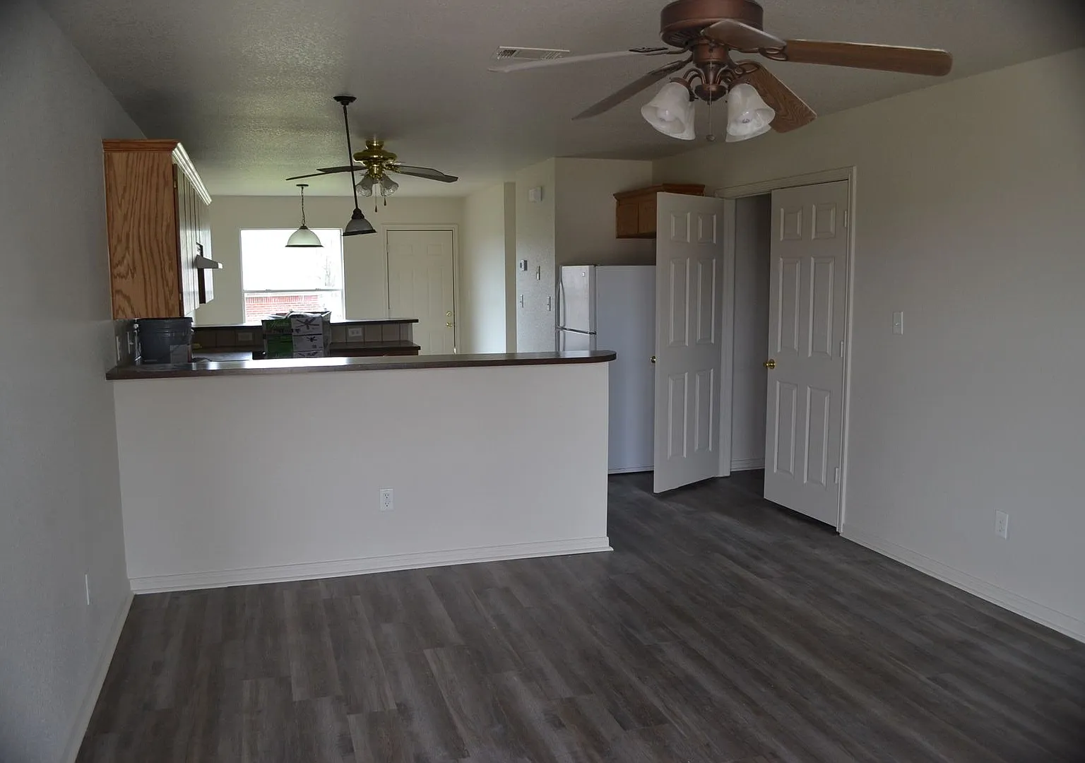 212 Janelle Dr — Photo 2