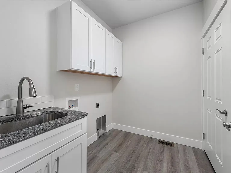 3807 E 27th Ave — Photo 19