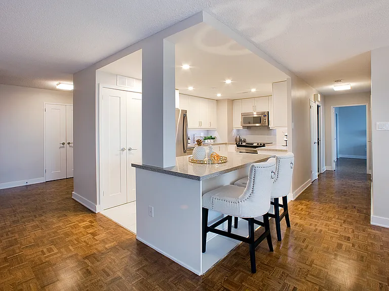 53 Widdicombe Hill Blvd — Photo 6