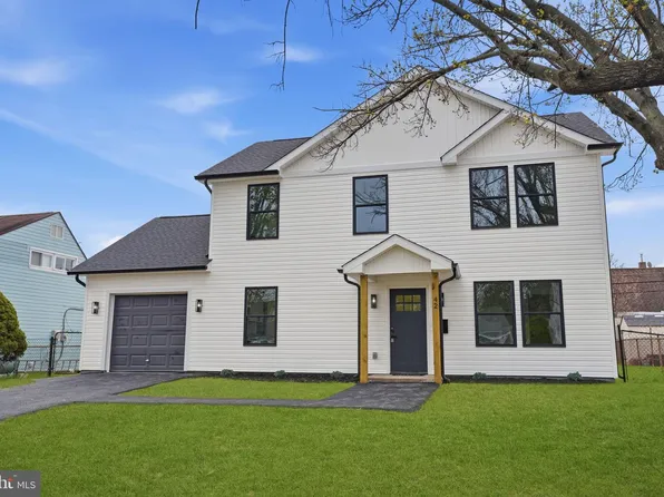 84 Ice Pond Rd, Levittown, PA 19057