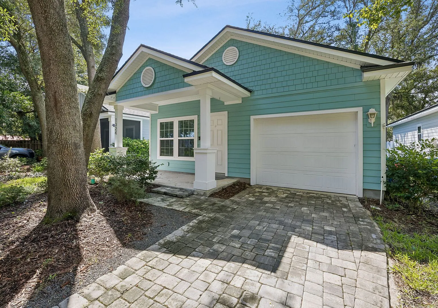 Island Cottage — Photo 1