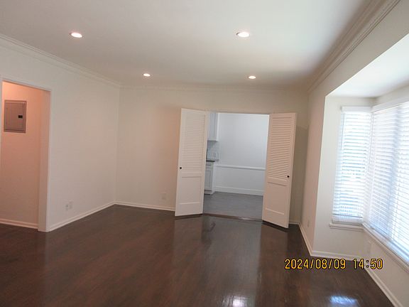 5th image of 905 N Sweetzer Ave APT 4