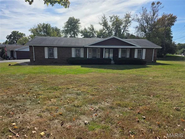 348 Cherry Hill Dr, Ballwin, MO 63011