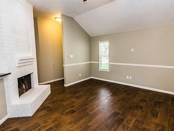5th image of 2629 Village Ct