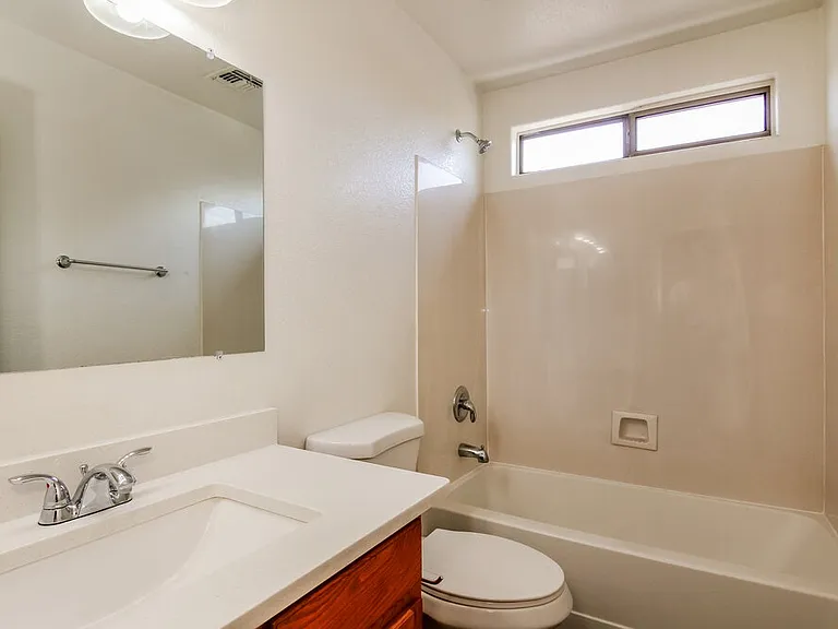 15999 W Moreland St — Photo 15