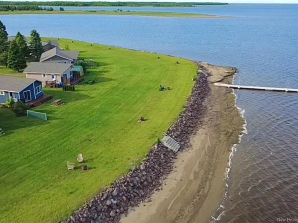 106 York St, Richibucto, NB E4W 4K2