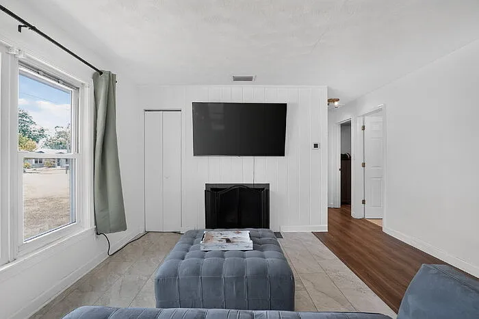 2617 Nassau St — Photo 32