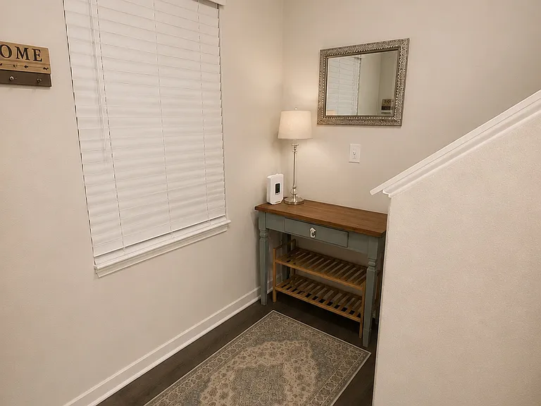 Entry Way/Foyer, Brand New Laminate Flooring