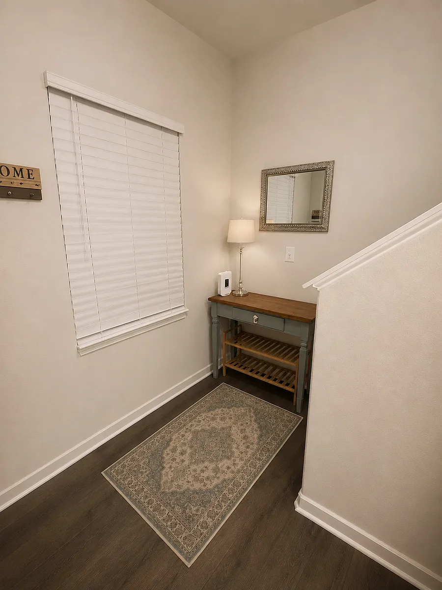 Entry Way/Foyer, Brand New Laminate Flooring - 238 Yorktown Ln