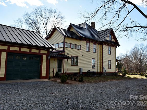 5th image of 106 N Battleground Ave