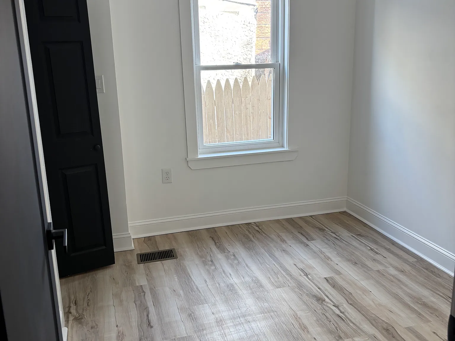 2 bed, 1100 sqft, $1,550 — Photo 3