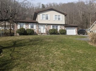 105 Cardinal St, Richlands, VA 24641