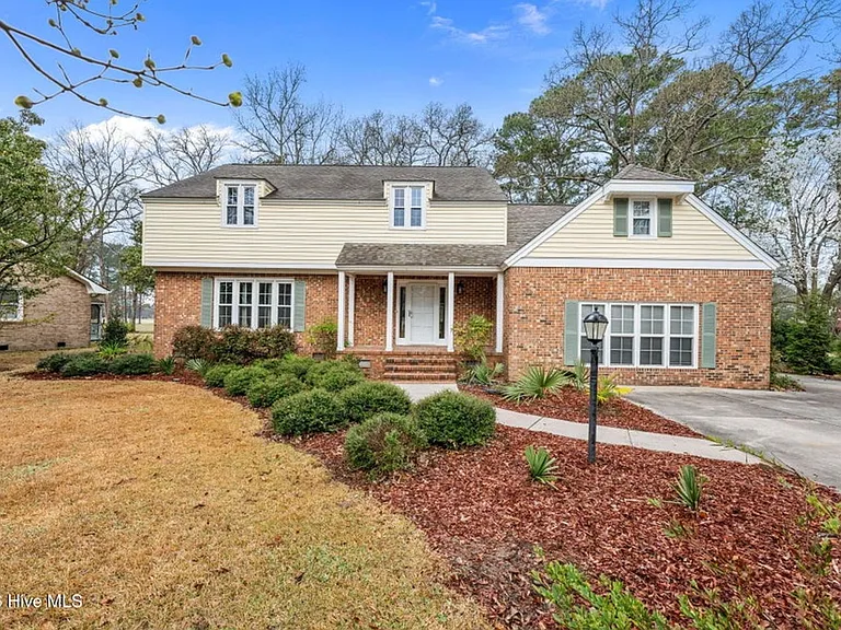 327 Plantation Dr — Photo 1