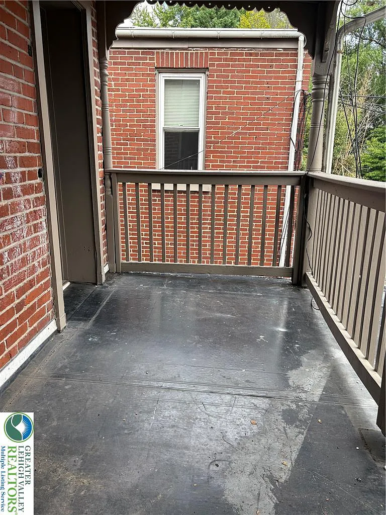 1 bed, 1.0 bath, 730 sqft, $1,300 — Photo 3