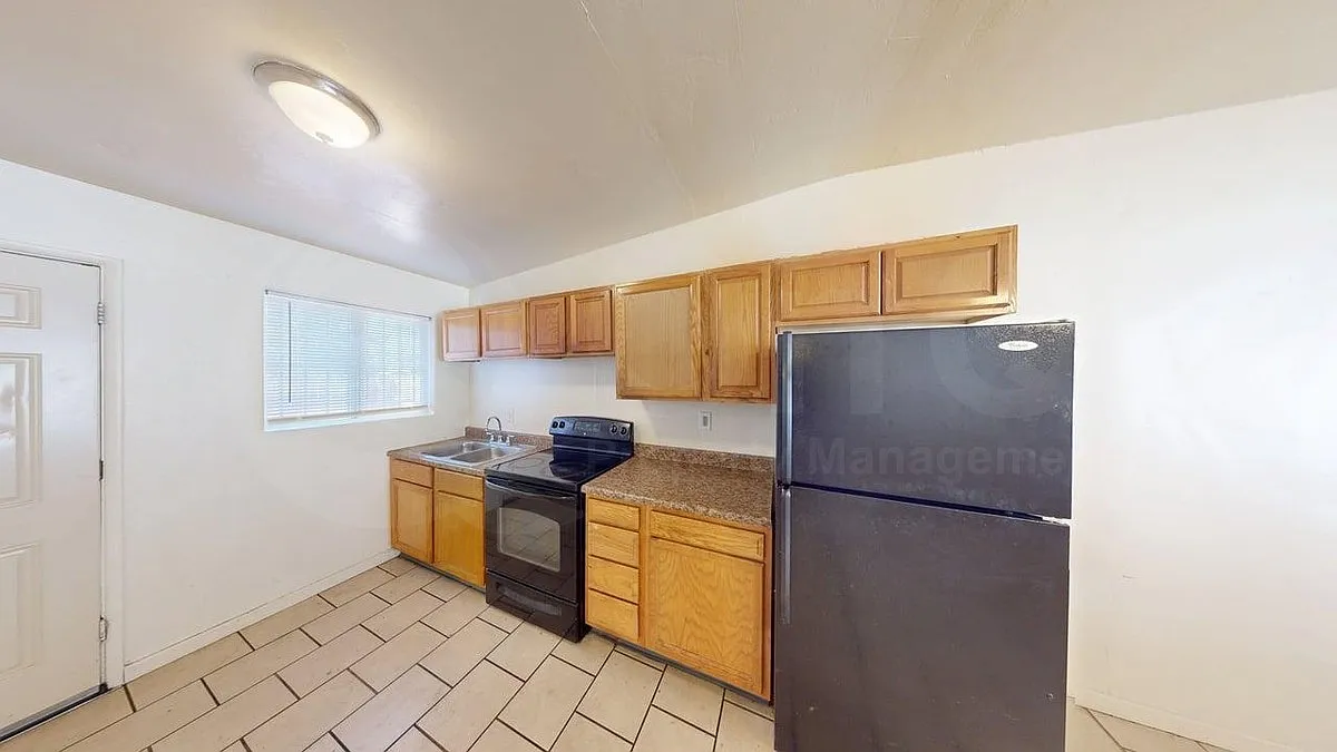 39 W 30th St — Photo 2