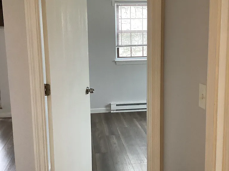 12 E Side Dr #4 — Photo 4