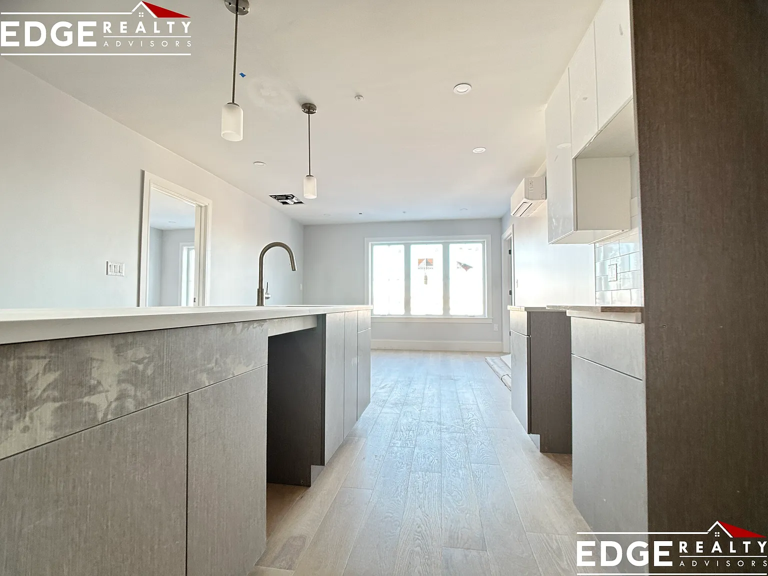 2 bed, 1000 sqft, $3,400 — Photo 4