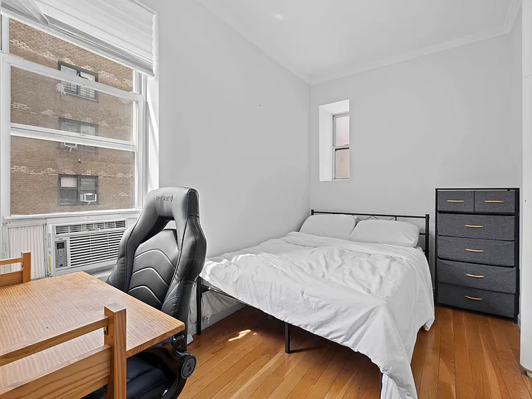 235 E 27th St #2B — Photo 3