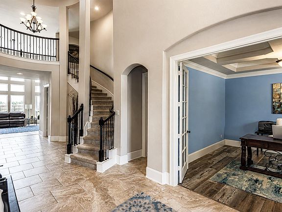 4th image of 2730 Orleans Way