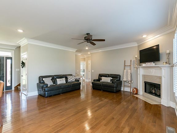 5th image of 279 Albright Ln