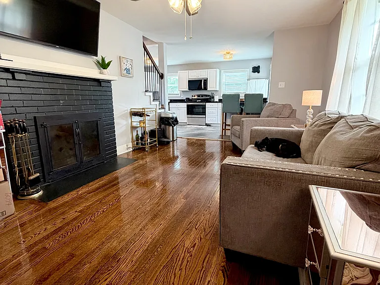 258 E Moody Ave — Photo 44
