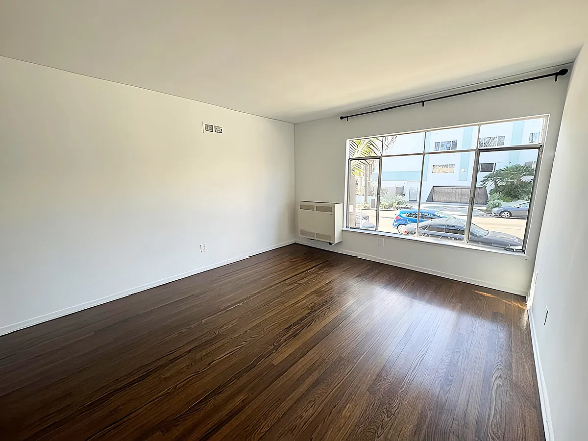 Building Photo - 470 S Mariposa Ave #2