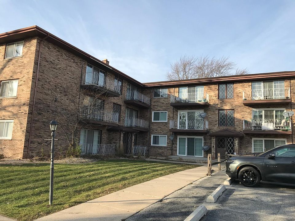 1st image of 18542 Christina Dr APT 9