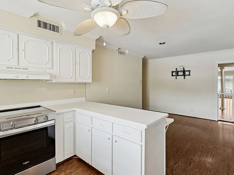 6367 Diamond Head Cir #D — Photo 12