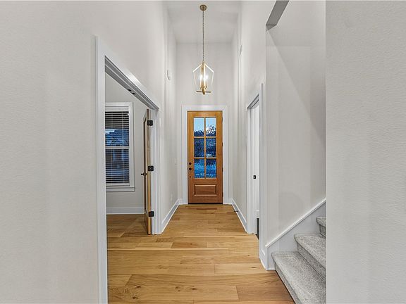 5th image of 1320 Tiffany St