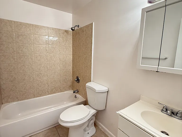 807 NW 24th St #16 — Photo 7
