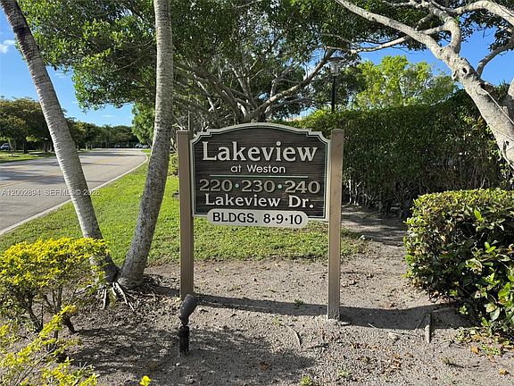 4th image of 240 Lakeview Dr APT 112