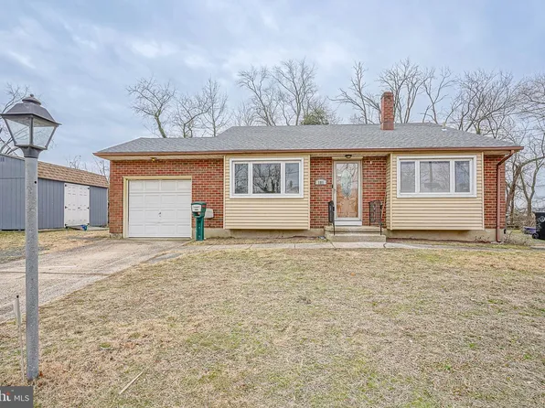 101 Carlton Dr, Cinnaminson, NJ 08077