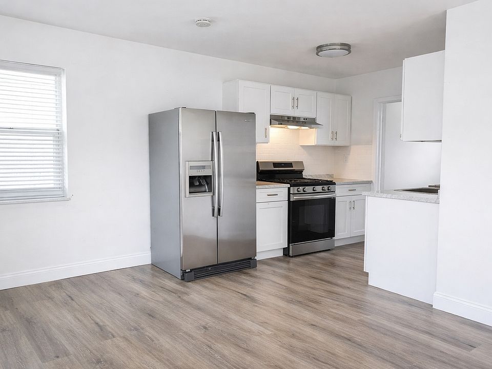 1st image of 2135 Bay Dr APT 1