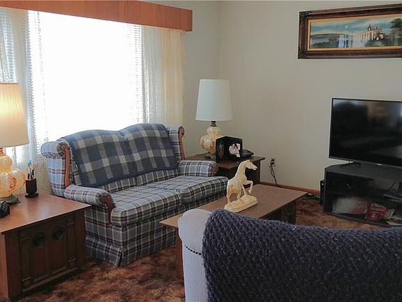 3rd image of 51 Woodland Dr