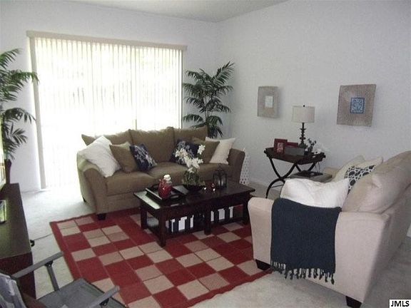 2nd image of 852 E Barrington Cir