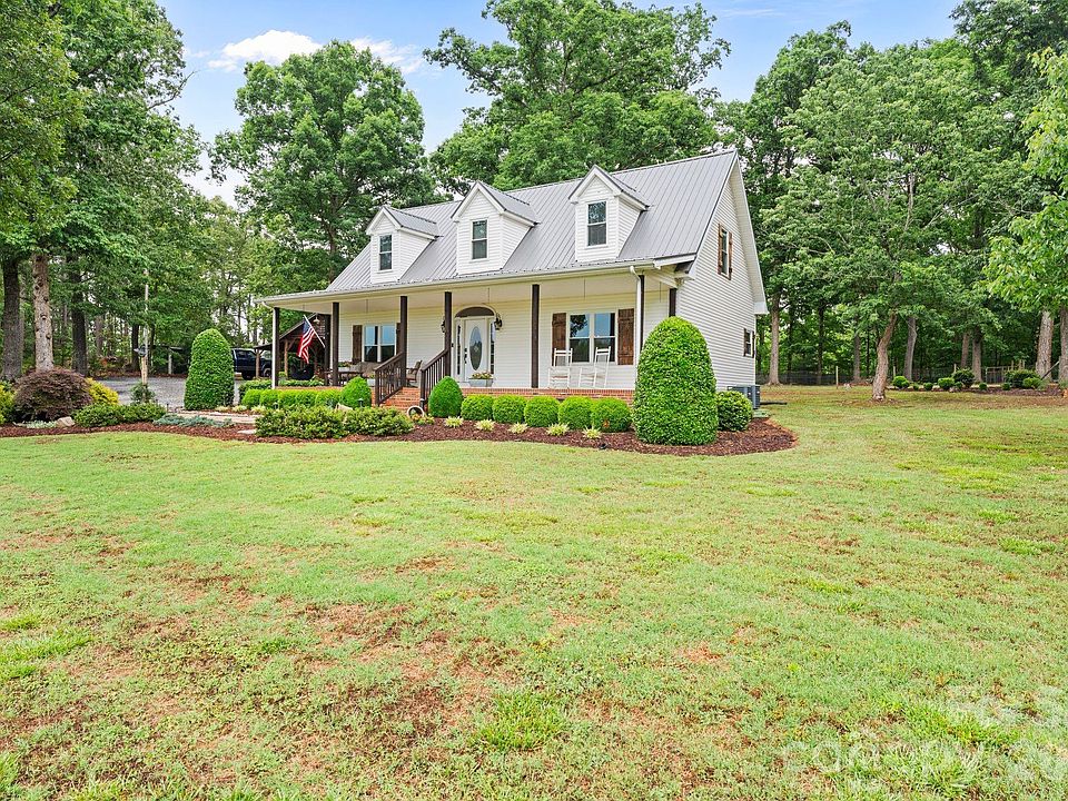 1st image of 1744 Lowe Dr