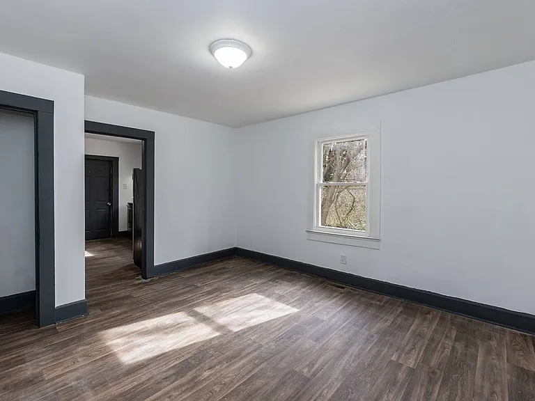 647 Arch St — Photo 10