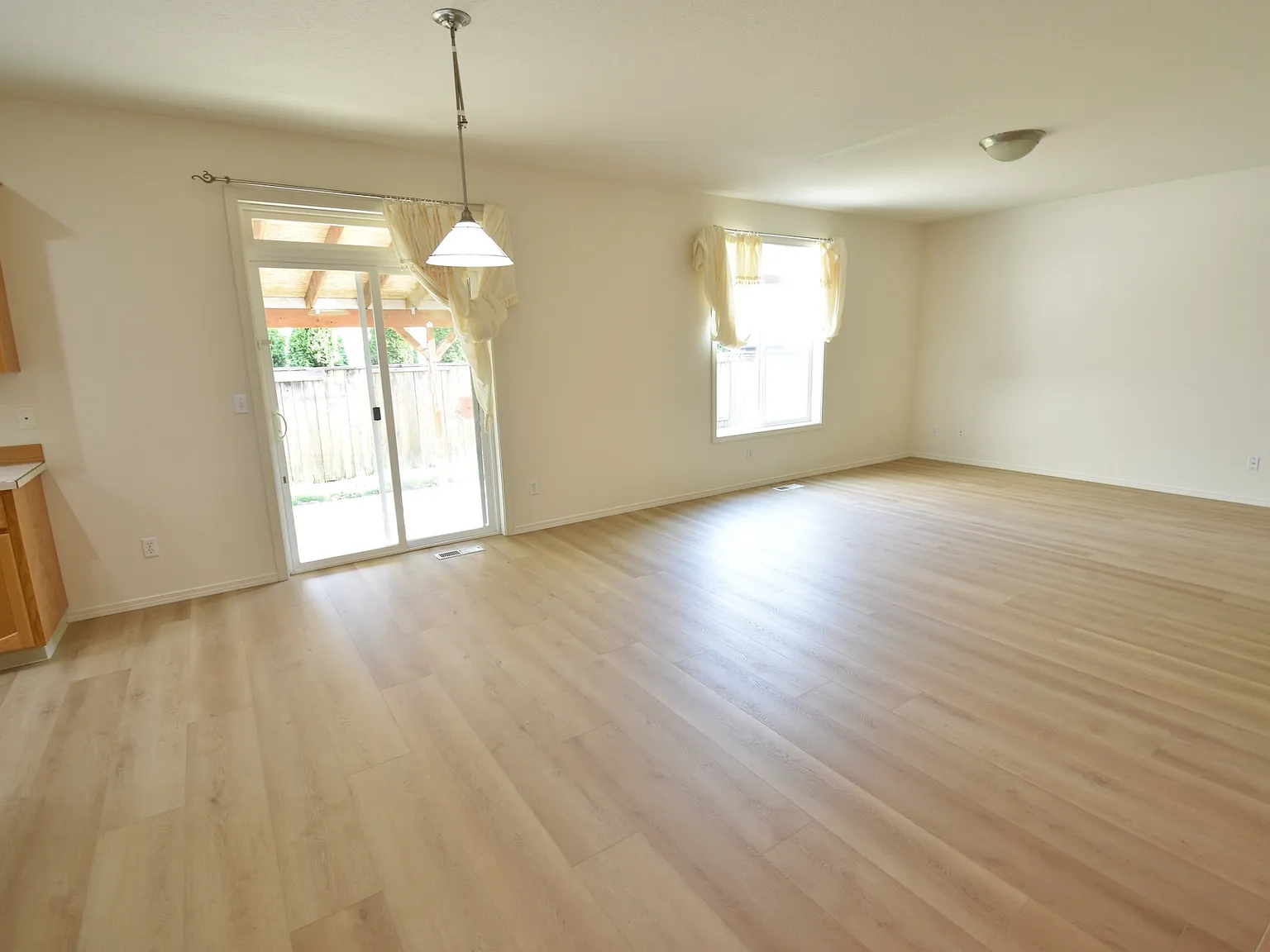4 bed, 2.5 bath, 2590 sqft, $2,750 — Photo 3