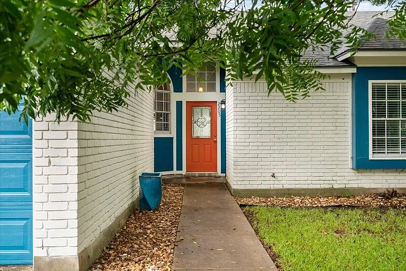 3 bed, 2.0 bath, 1633 sqft, $2,450 — Photo 4