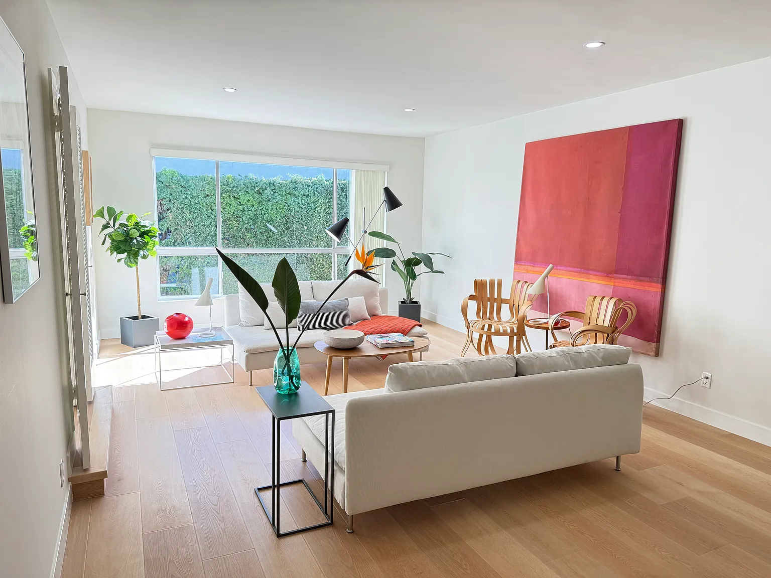 Sherman Oaks Apartments — Photo 2