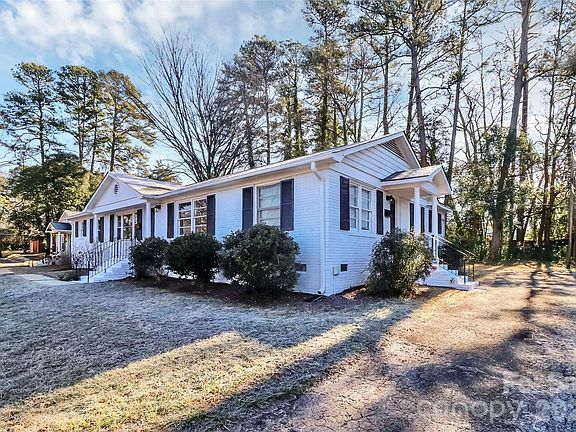 4th image of 1520/1522 Woodhill Ln