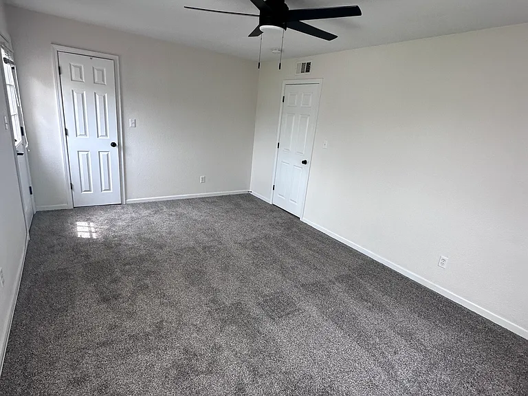 4201 S Minnie St #7 — Photo 13