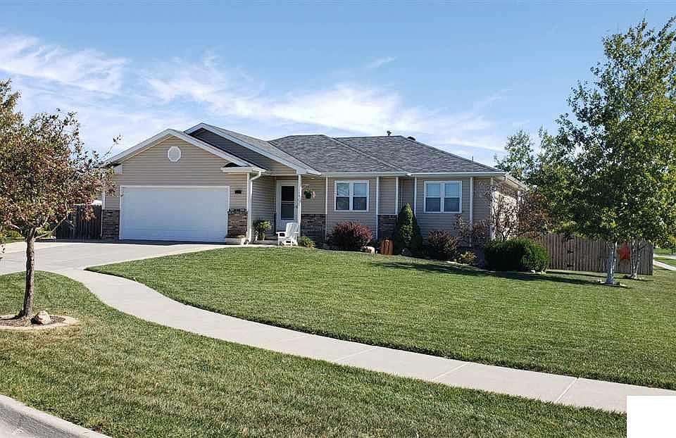 1st image of 2400 W Ashley Cir