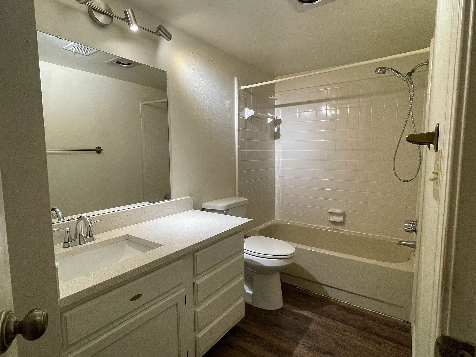 1 bed, 694 sqft, $875 — Photo 2