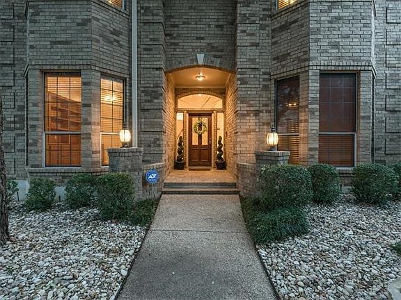3rd image of 5507 Courtyard Dr