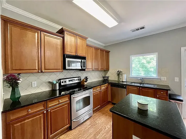 1481 Liberty Pkwy NW — Photo 9